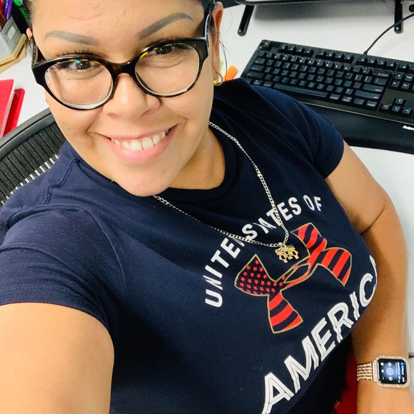 Meet your Posher, Cynthia - Picture 1 of 1